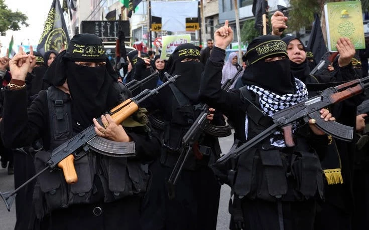 Οι αντάρτισσες της Παλαιστίνης επιδεικνύουν την επιχειρησιακή τους ετοιμότητα – Στόχος τους η καταστροφή του Ισραήλ (βίντεο)